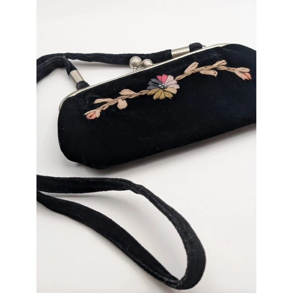 1950's Black Velvet Ribbonwork Floral Evening Bag, Kiss Lock Clutch Shoulder Pur